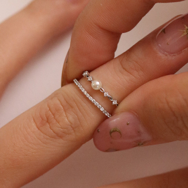 Enhance your elegance with our pearl double layered ring for women. A chic blend of classic pearls and modern design, perfect for daily wear or gifting.