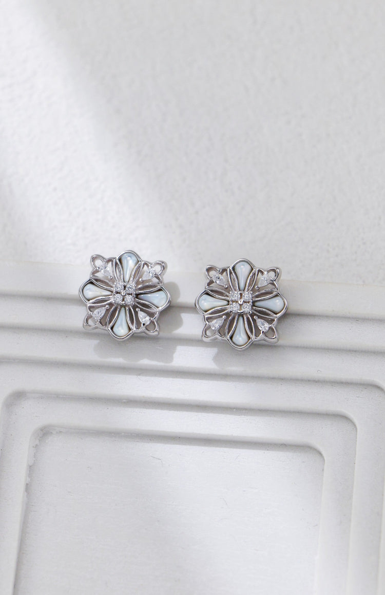 White Shell Starburst Zircon Stud Earrings-4