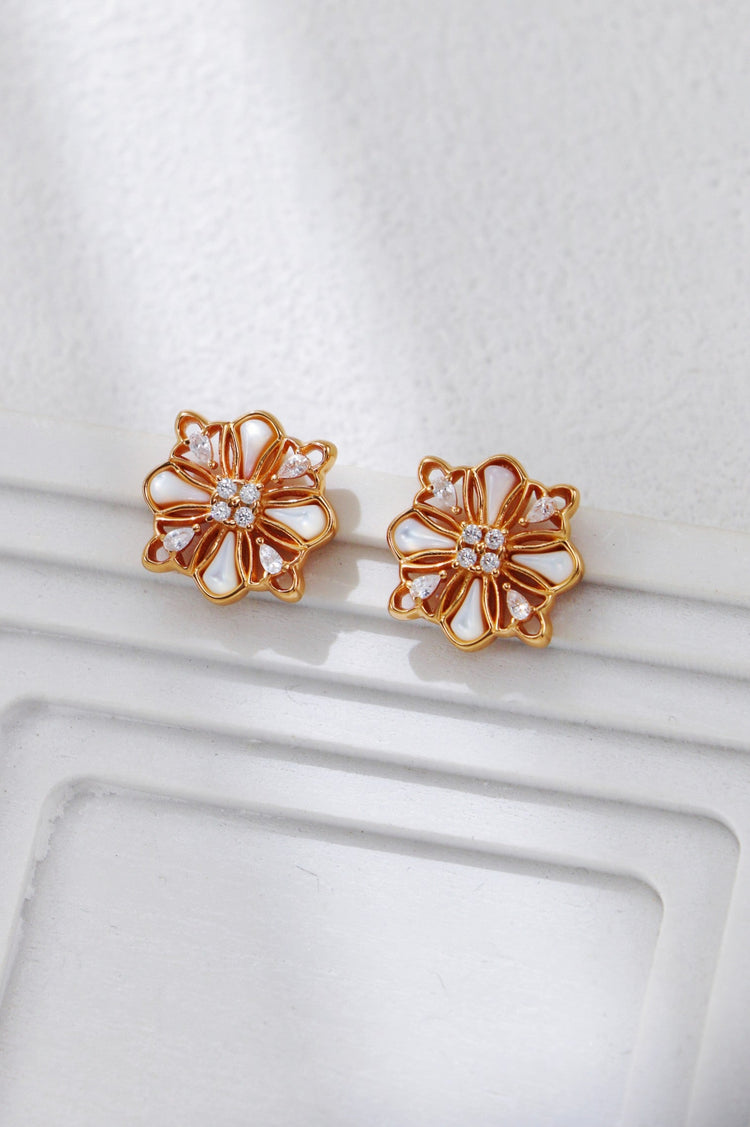 White Shell Starburst Zircon Stud Earrings-3