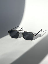 Titanium Noir-0