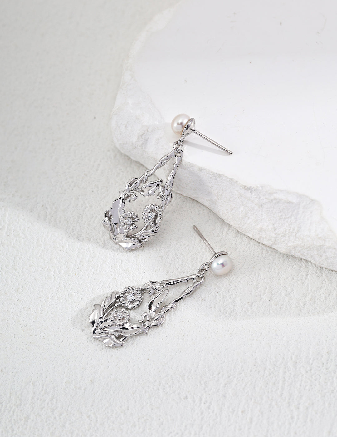 Flower-Shaped Natural Pearl and Zircon Earrings-2